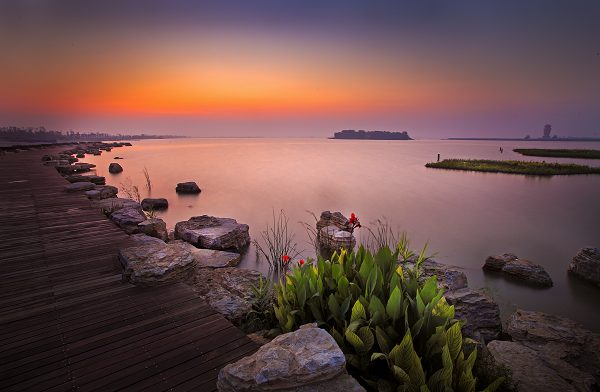 4《太白湖晨曦》 李茁 拍于济宁太白湖景区.jpg 4《太白湖晨曦》 李茁 拍于济宁太白湖景区.jpg