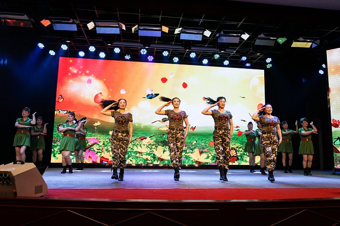 7、现代舞《女兵走在大街上�?.jpg