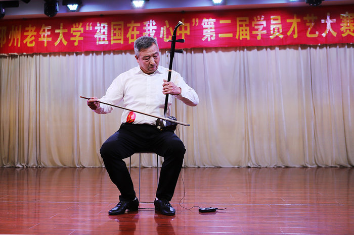 12-陶家成:二胡独奏《喜唱丰收》.jpg 12-陶家成:二胡独奏《喜唱丰收》.jpg