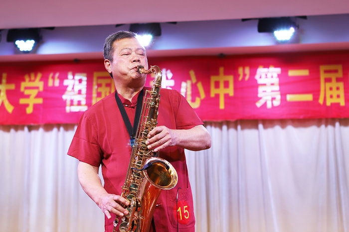 15-王元超:萨克斯演奏《梦中的妈妈》.jpg 15-王元超:萨克斯演奏《梦中的妈妈》.jpg