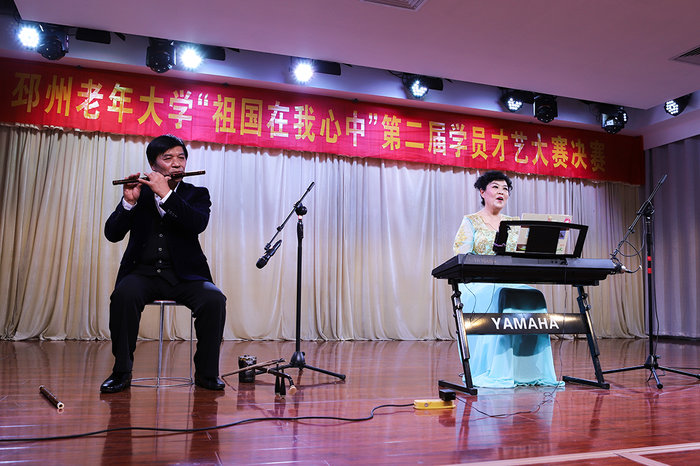 29-金德玲:电子琴演奏《美的歌唱给妈妈》.jpg 29-金德玲:电子琴演奏《美的歌唱给妈妈》.jpg