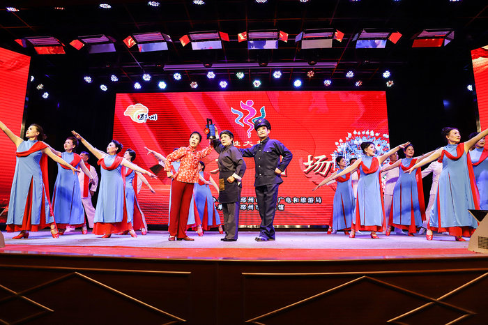 12、京剧伴舞:《红灯记联唱》 表演者:王占鳌 周霞凤 翟苏彭等.jpg 12、京剧伴舞:《红灯记联唱》 表演者:王占鳌 周霞凤 翟苏彭等.jpg