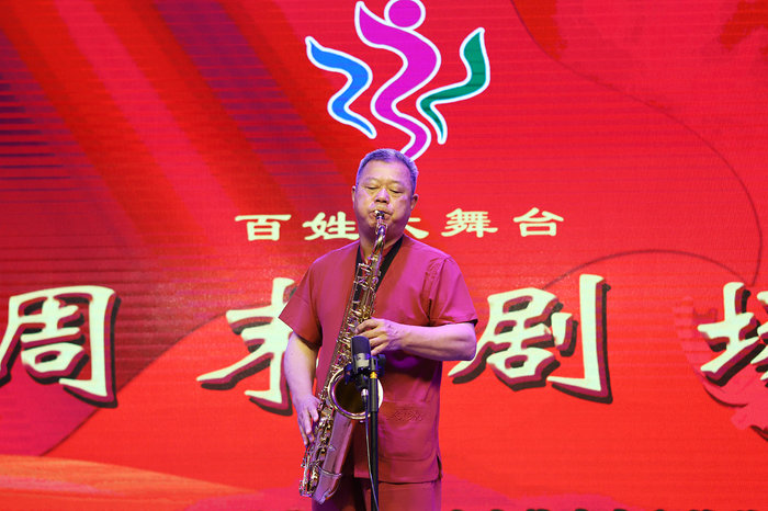 13、萨克斯演奏:《梦中的妈妈》 演奏者:王元超.jpg 13、萨克斯演奏:《梦中的妈妈》 演奏者:王元超.jpg