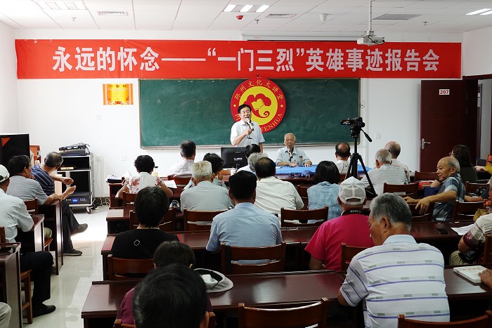 1-邳州文化研究会副会长兼秘书长、老年大学国学班教师晏文军主持会议.JPG 1-邳州文化研究会副会长兼秘书长、老年大学国学班教师晏文军主持会议.JPG